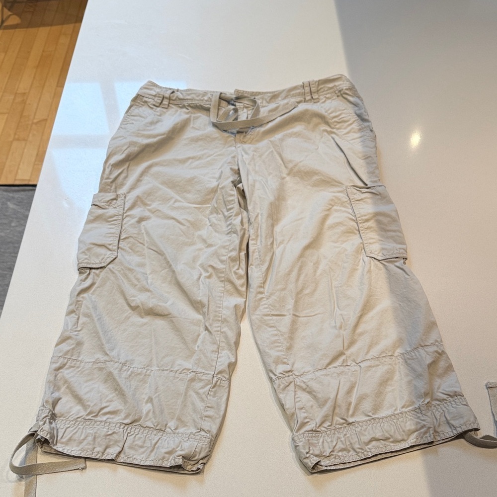 Liz Claiborne Women's Wide Leg Cargo Leg Tie Capris, Light Khaki, Size 10
